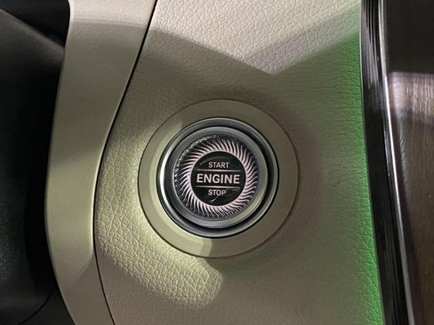 Used 2022 Mercedes-Benz GLC 300 4MATIC image 25