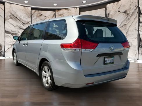Used 2011 Toyota Sienna w/ Towing Pkg FWD image 8