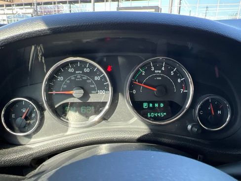 Used 2017 Jeep Wrangler Unlimited Sahara w/ Connectivity Group AWD/4WD image 25