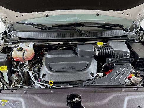 Used 2025 Chrysler Pacifica Select image 30