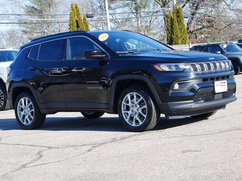 Used 2024 Jeep Compass Latitude image 8