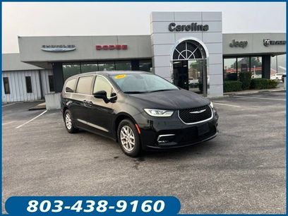 Used 2023 Chrysler Pacifica Touring-L