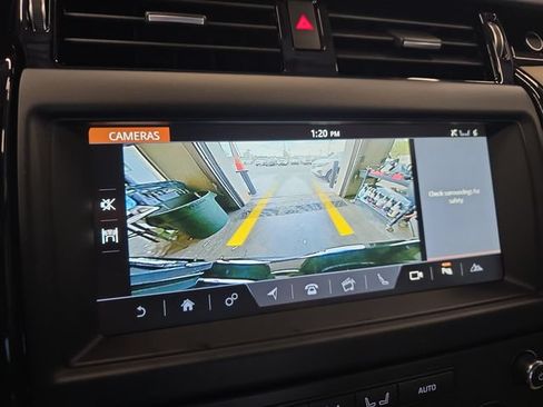Used 2018 Land Rover Discovery SE AWD/4WD image 27