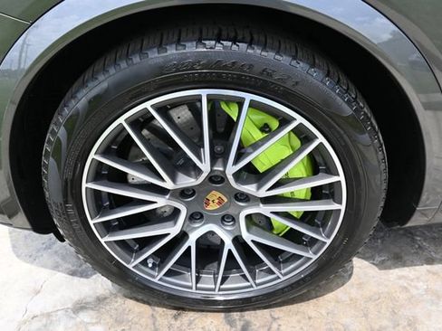 Used 2021 Porsche Cayenne Turbo S AWD/4WD image 10
