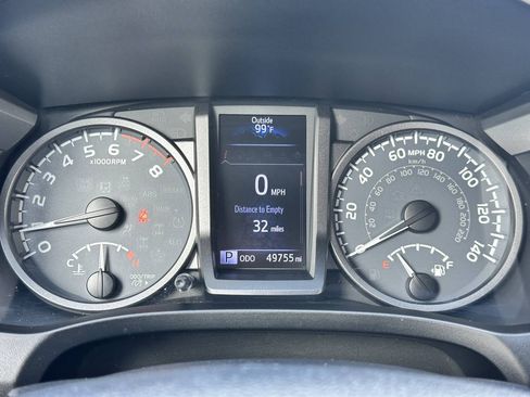 Used 2018 Toyota Tacoma TRD Sport AWD/4WD image 40
