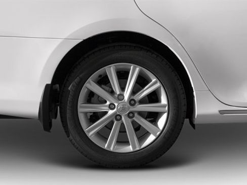 Used 2013 Toyota Camry XLE image 14