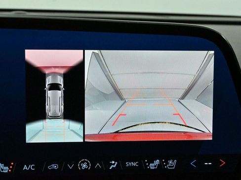 Used 2024 Chevrolet Traverse RS w/ LPO, Floor Liner Package image 22