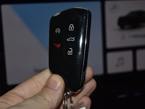 Certified 2025 Volkswagen Atlas Peak Edition SE image 13