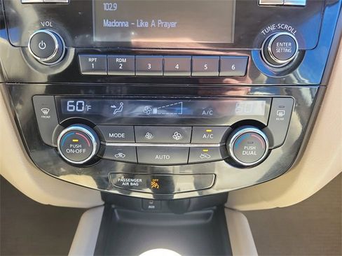 Used 2015 Nissan Rogue SV image 31