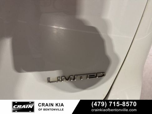 Used 2019 Chrysler Pacifica Limited image 13