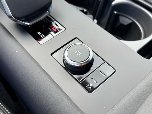 New 2026 Land Rover Discovery Limited Edition image 31