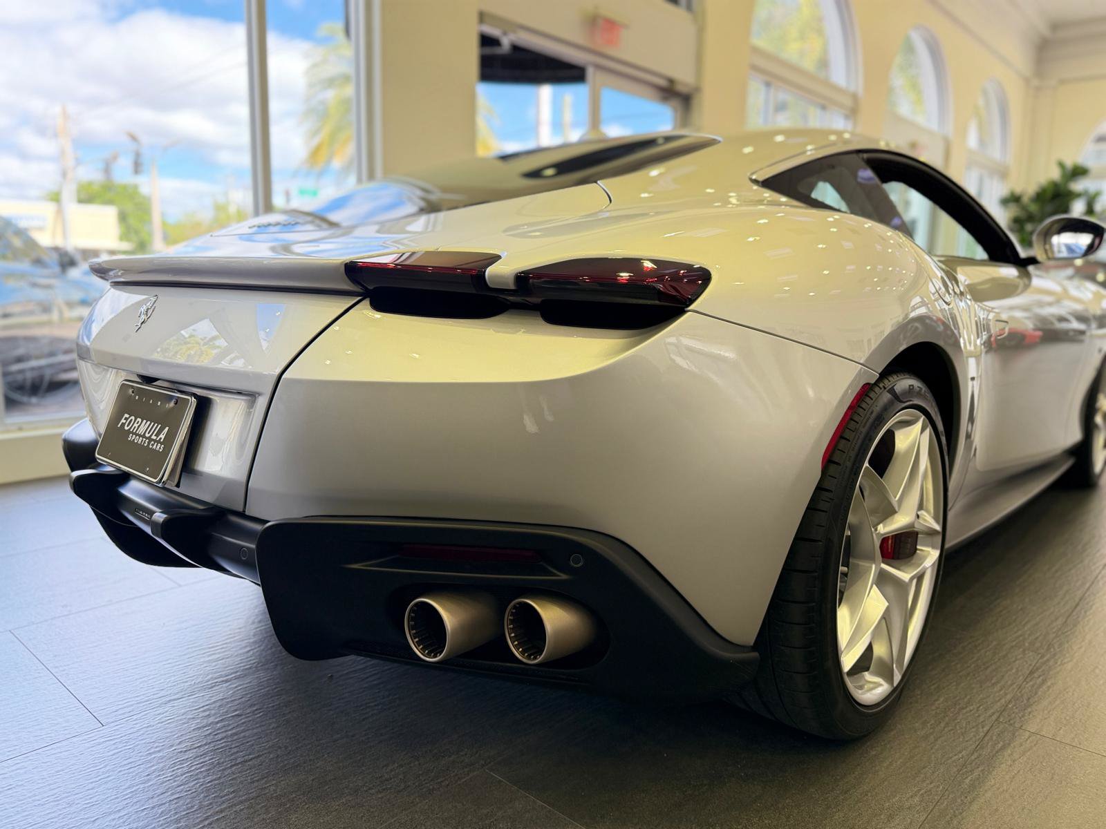 Used 2022 Ferrari Roma RWD image 15