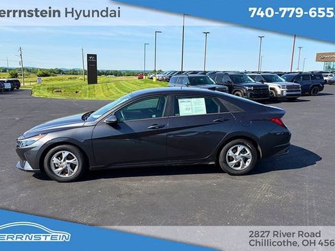 Used 2021 Hyundai Elantra SE FWD image 4