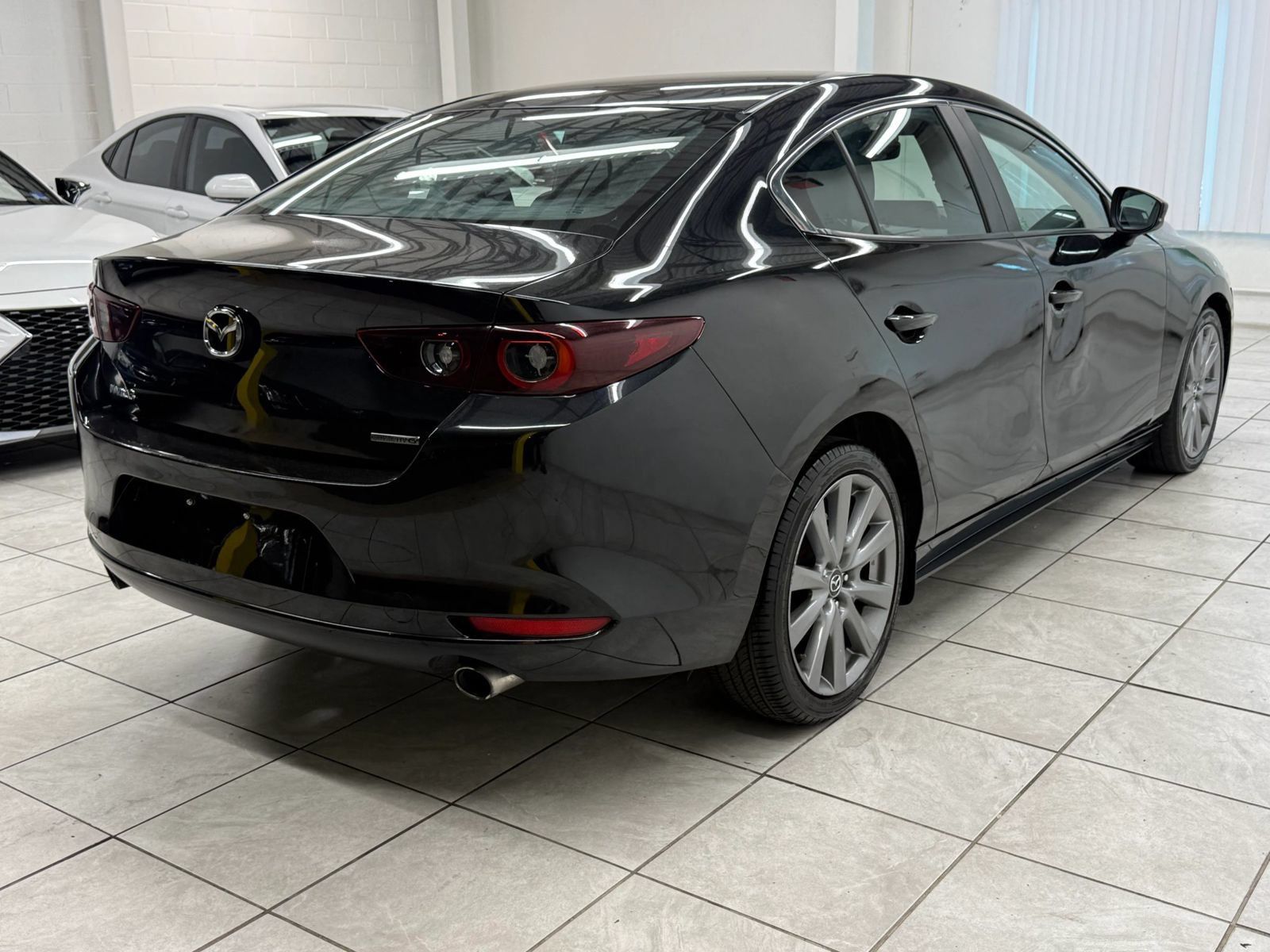 Used 2022 MAZDA MAZDA3 s FWD image 9