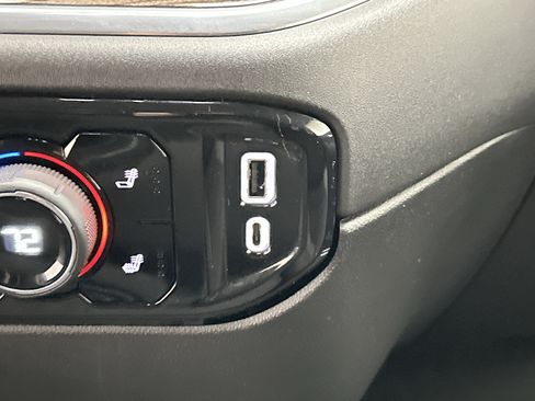 Used 2023 Chevrolet Silverado 1500 LT image 33