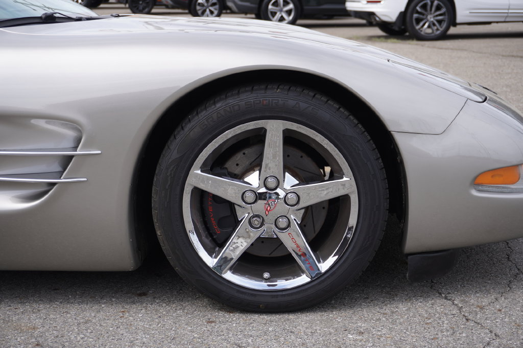 Used 2001 Chevrolet Corvette Convertible w/ Preferred Equipment Group2 RWD image 14