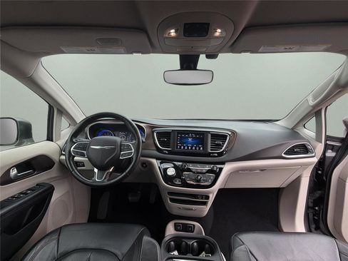 Used 2019 Chrysler Pacifica Touring-L FWD image 20