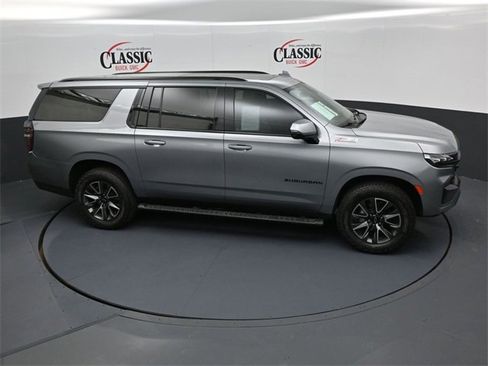 Used 2023 Chevrolet Suburban Z71 w/ Luxury Package image 21