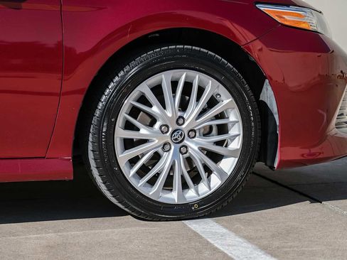 Used 2018 Toyota Camry XLE image 53