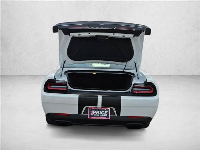 Used 2016 Dodge Challenger SRT Hellcat RWD image 5