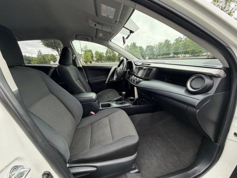 Used 2016 Toyota RAV4 LE FWD image 15