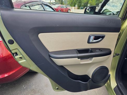 Used 2013 Kia Soul ! w/ Premium Pkg image 32