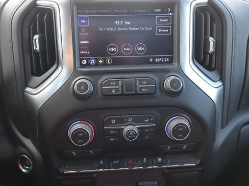 Used 2022 Chevrolet Silverado 1500 LT image 17