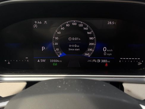 Used 2025 Volkswagen Taos SE AWD/4WD image 5