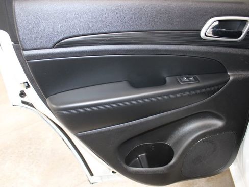 Used 2022 Jeep Grand Cherokee Laredo X image 21