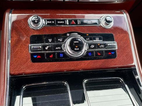 Used 2023 Lincoln Aviator Black Label w/ Jet Package image 17