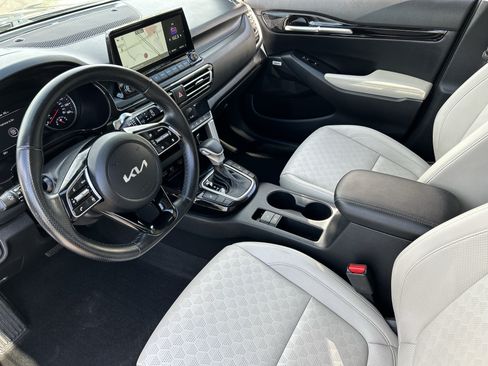 Used 2022 Kia Seltos SX w/ Sunroof Package AWD/4WD image 16