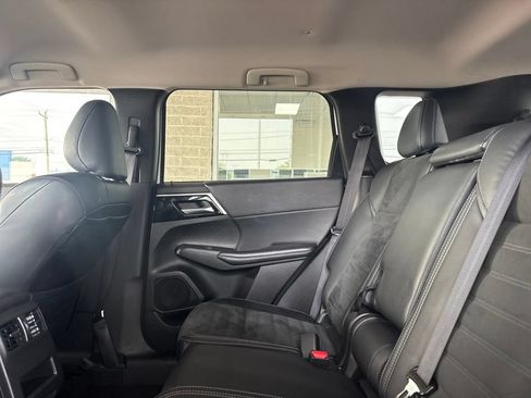 Used 2024 Mitsubishi Outlander SE FWD image 12