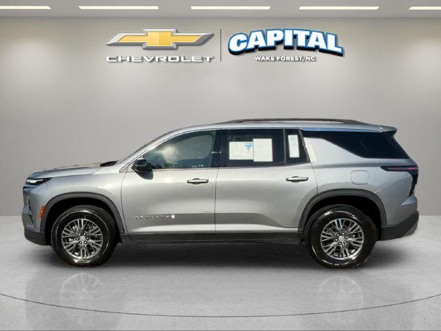 Used 2025 Chevrolet Traverse LT AWD/4WD image 2
