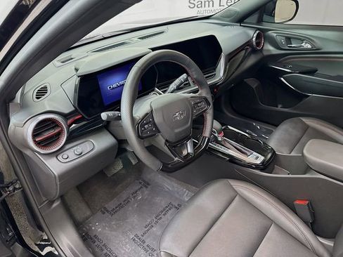 Used 2025 Chevrolet Trax RS w/ Sunroof Package FWD image 10