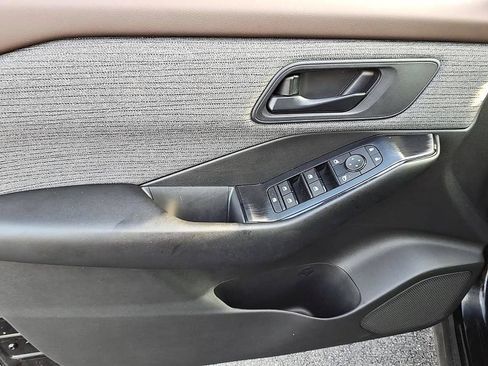 Used 2023 Nissan Rogue S AWD/4WD image 10