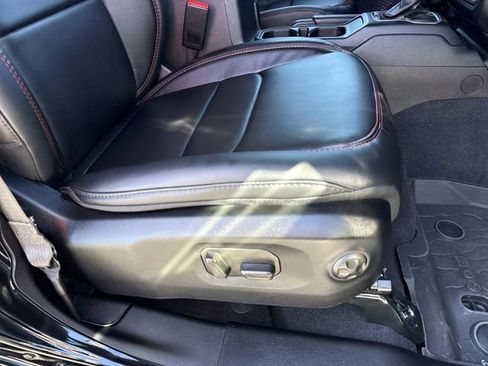 Used 2025 Jeep Wrangler Unlimited Rubicon w/ Technology Group image 30