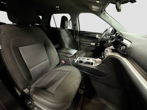Used 2022 Ford Explorer XLT image 29