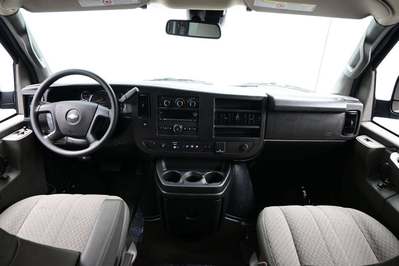 Used 2025 Chevrolet Express 3500 LT w/ LT Preferred Equipment Group RWD image 13
