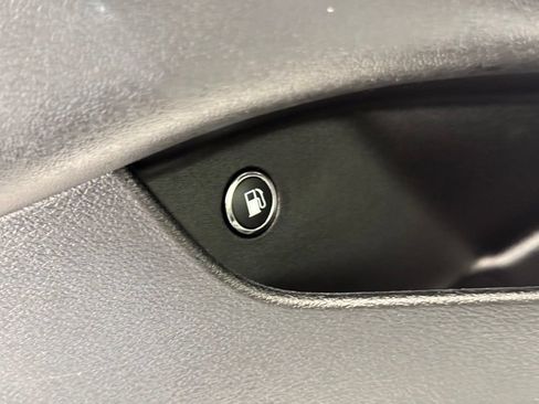 Used 2023 Chrysler Pacifica Limited FWD image 18