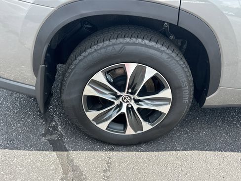 Used 2025 Toyota Highlander XLE AWD/4WD image 19