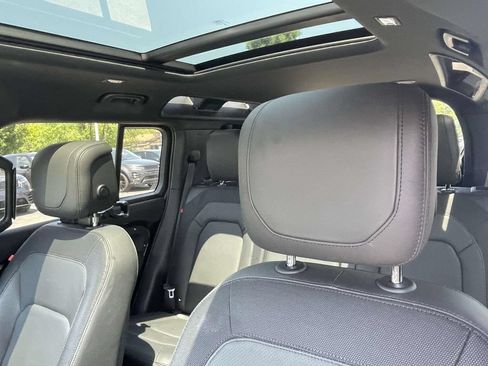 Certified 2024 Land Rover Defender 110 X-Dynamic SE AWD/4WD image 11