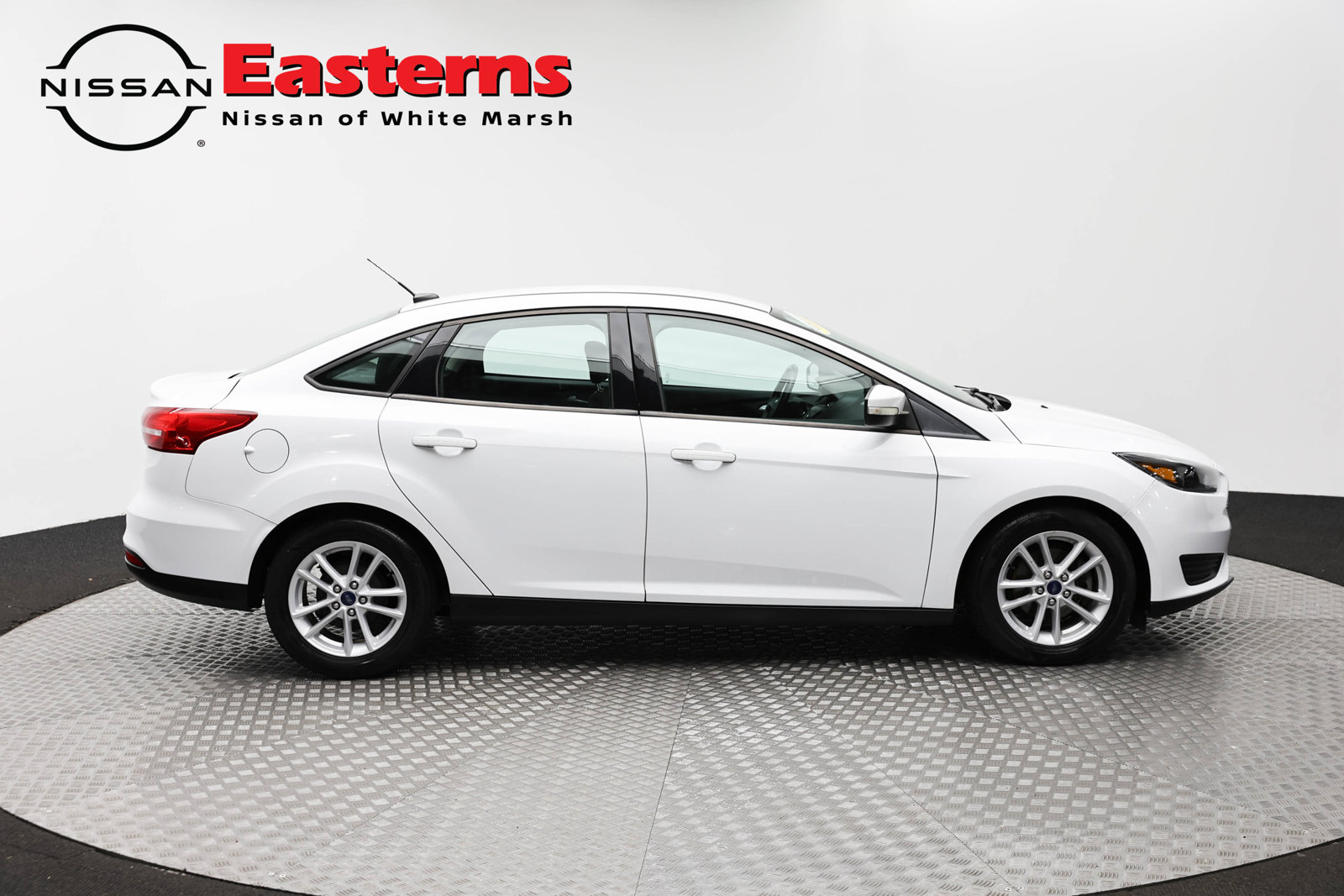 Used 2018 Ford Focus SE w/ Cold Weather Package FWD image 4