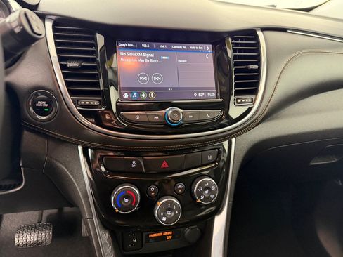Used 2018 Chevrolet Trax Premier w/ Midnight Edition AWD/4WD image 13