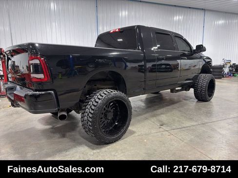 Used 2019 RAM 2500 Big Horn w/ Black Appearance Package image 17