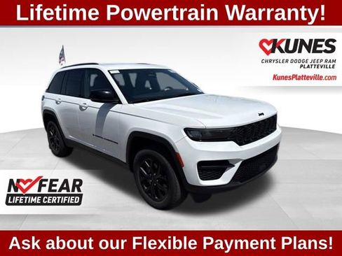 Used 2024 Jeep Grand Cherokee Altitude AWD/4WD image 2