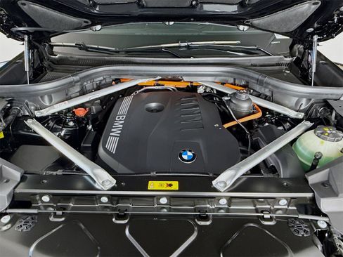 New 2026 BMW X5 xDrive50e w/ M Sport Package image 32