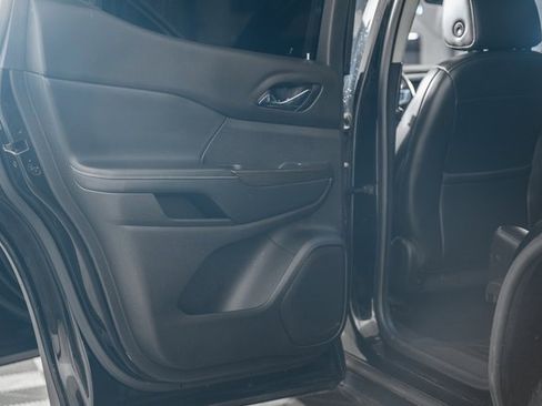 Used 2019 GMC Acadia SLT image 42