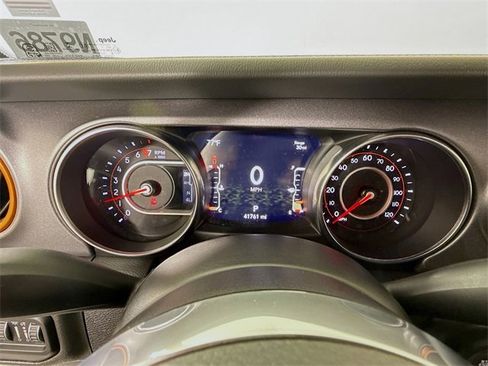 Used 2022 Jeep Gladiator Mojave w/ Trailer Tow Package image 17