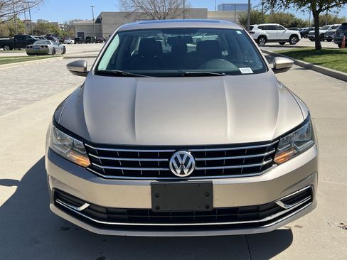 Used 2016 Volkswagen Passat 1.8T SE image 3