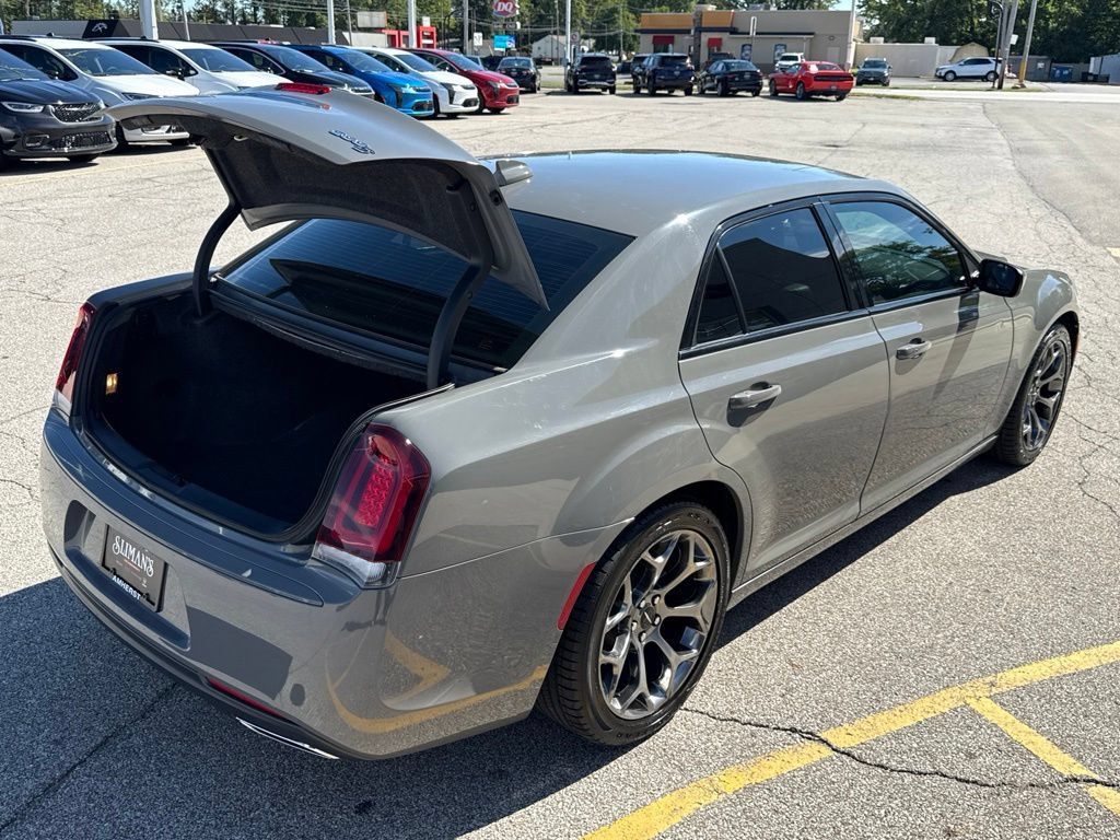 Used 2018 Chrysler 300 S RWD image 15